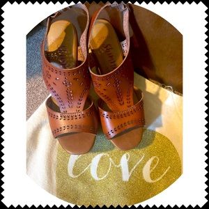 Comfortable Brown Wedges!🤩